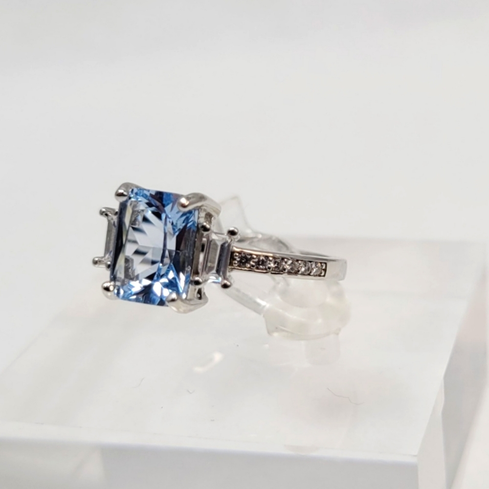 Sterling 2ct Topaz Ring - Picture 8 of 16